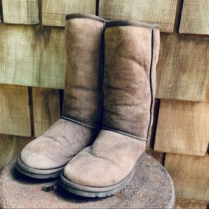 Women’s dark brown UGG boots